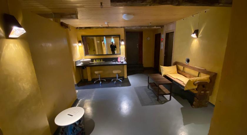 Image of Triple Room with Shared Bathroom 6