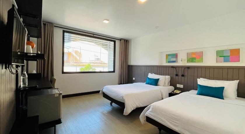 Image of Superior Twin bed 1