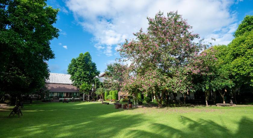 a grassy area with trees and shrubs, Rimtarn Resort in Mae Hong Son