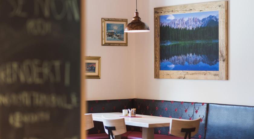 ポッツァ・ディ・ファッサ Hotel Crepei 3つ星 ホテル 外観