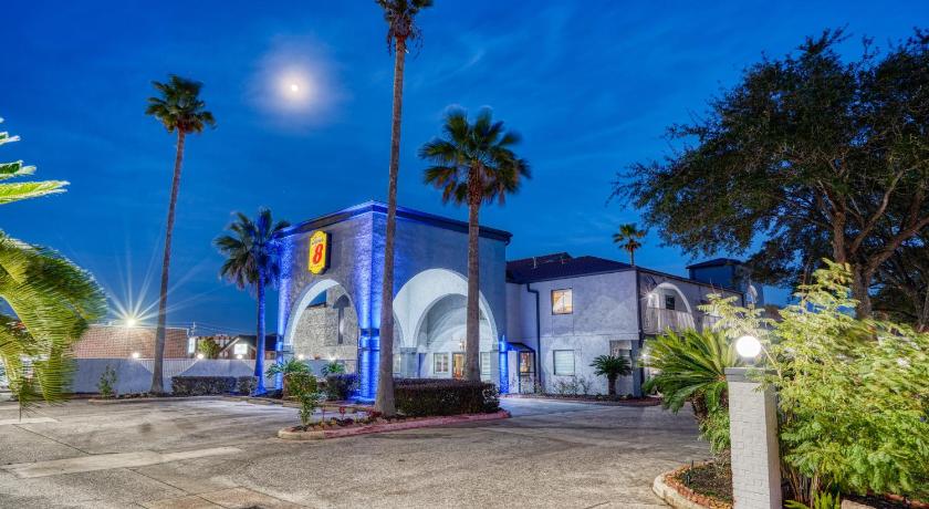 Super 8 By Wyndham Houston/Nasa/Webster Area photo