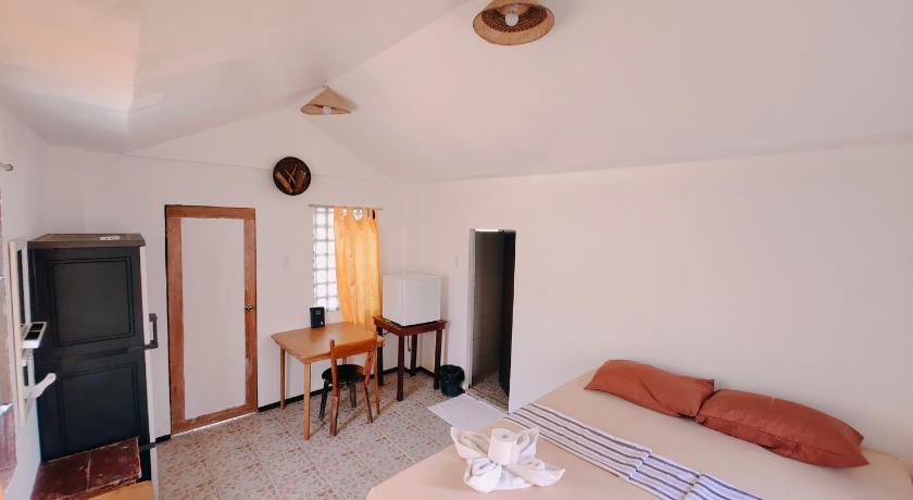 Image of Deluxe Double Room with Extra Bed 1