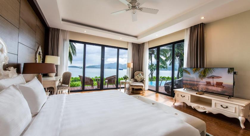 Image of 2-Bedroom Beachfront Villa with Private Pool 3