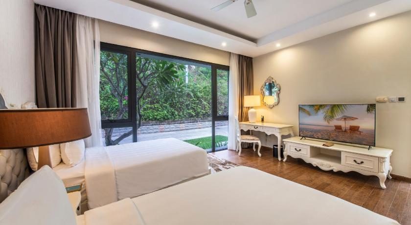 Image of 3-Bedroom Beachfront Pool Villa 7