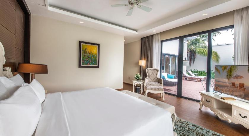 Image of 3-Bedroom Beachfront Pool Villa 16