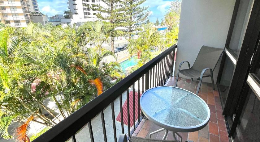 Surfers Paradise- meters from the beach! photo