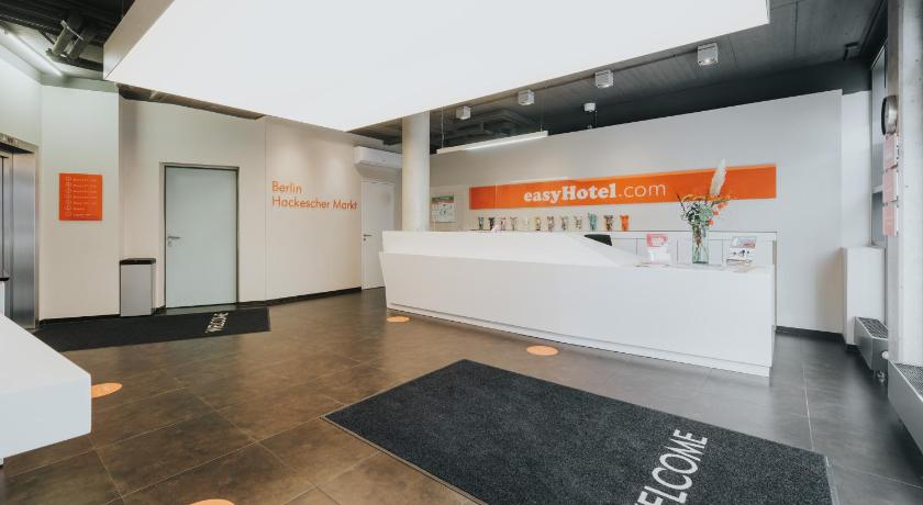 easyHotel Berlin Hackescher Markt photo