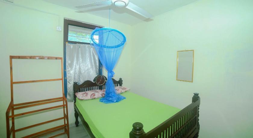 Tony's Garden House Back Packers inn photo