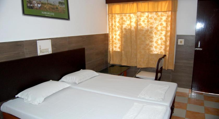รูปของห้องมาตรฐานไม่มีเครื่องปรับอากาศ (Standard Room without Air Conditioning) 5