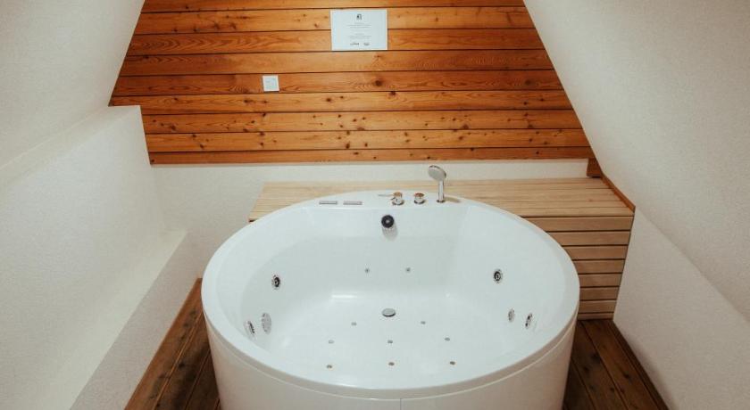 Apartman - a medencére nyíló kilátással (Apartment with Pool View) fotója 2