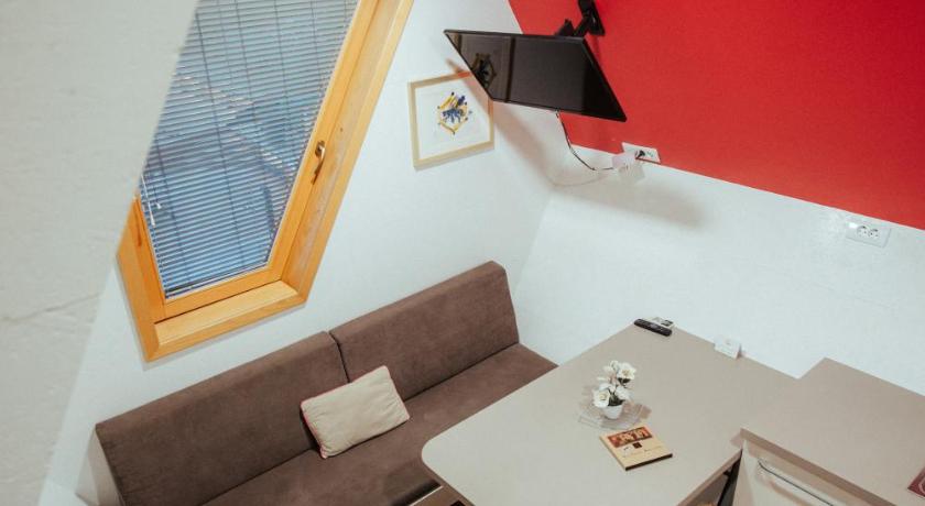 Apartman - a medencére nyíló kilátással (Apartment with Pool View) fotója 0