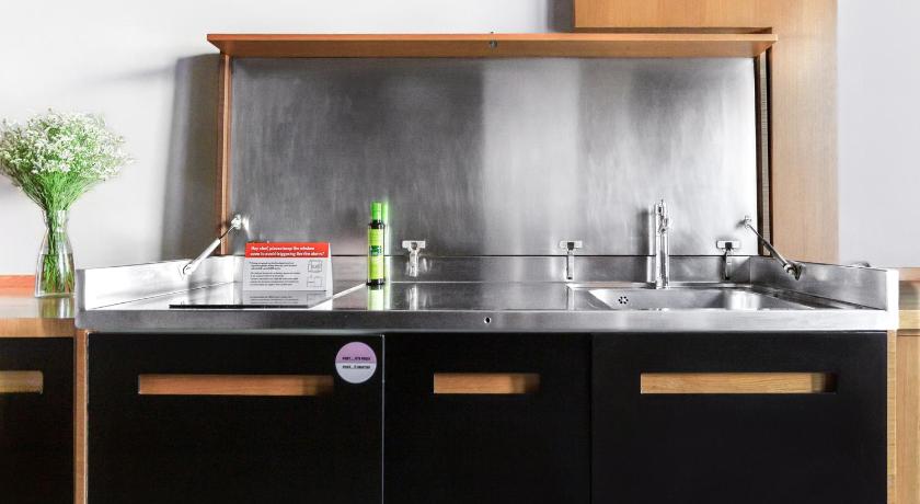 Image of Large Studio with Kitchenette and Balcony 8