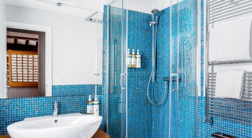 Image of Large Studio with Kitchenette and Balcony 2