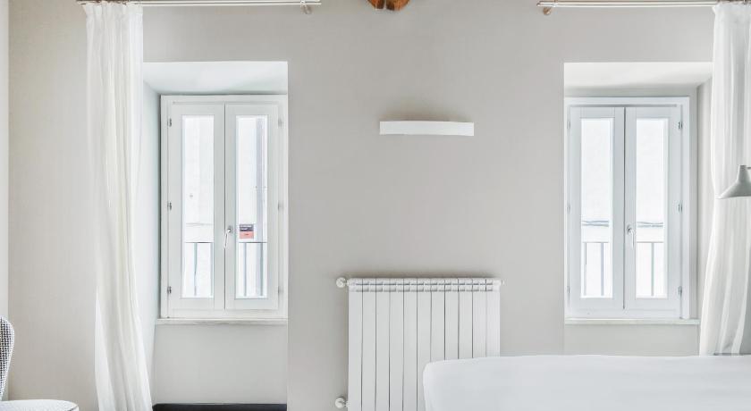 Image of Large 1 Bedroom Apartment, Sofa Bed and Bathtub 6