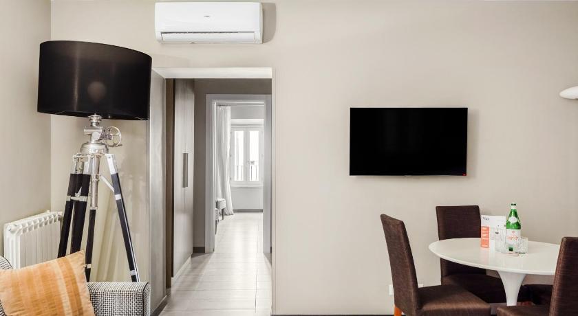 Image of Large 1 Bedroom Apartment, Sofa Bed and Bathtub 3