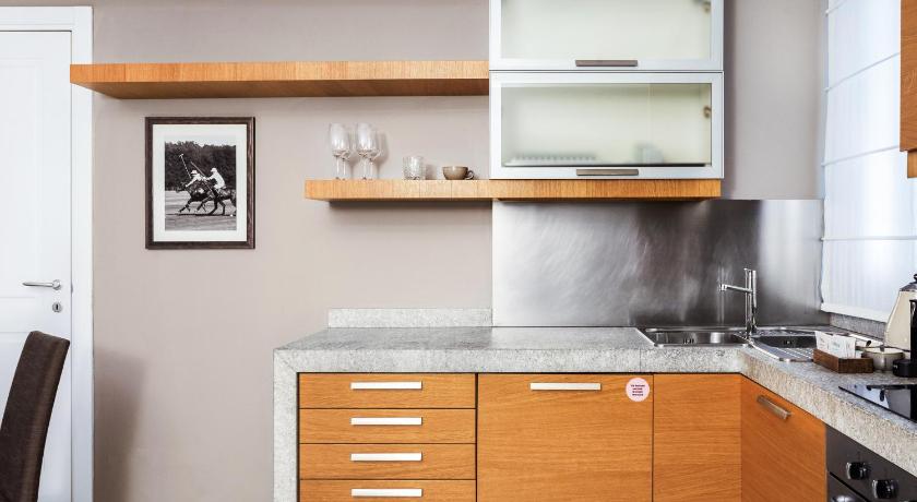 Image of Large 1 Bedroom Apartment, Sofa Bed and Bathtub 4