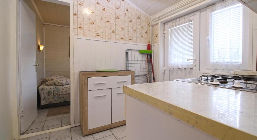 Apartment 1112 - image 4