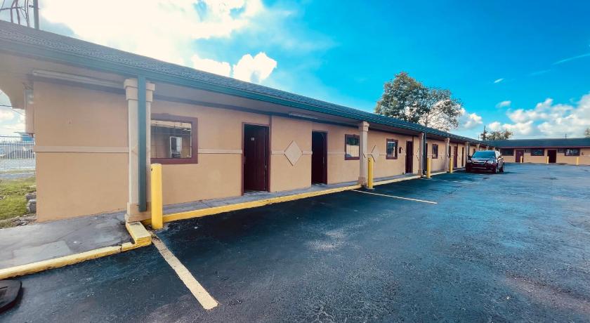 Royal Palms Motel photo