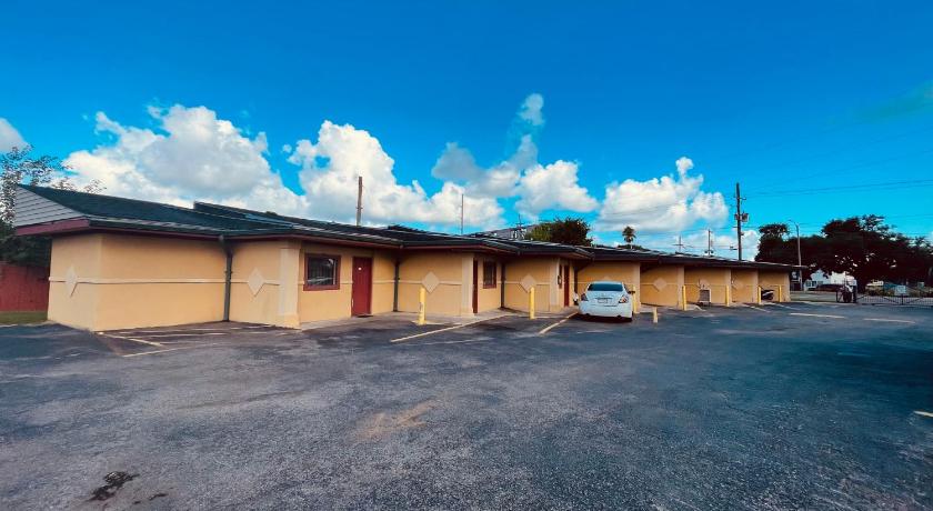 Royal Palms Motel photo