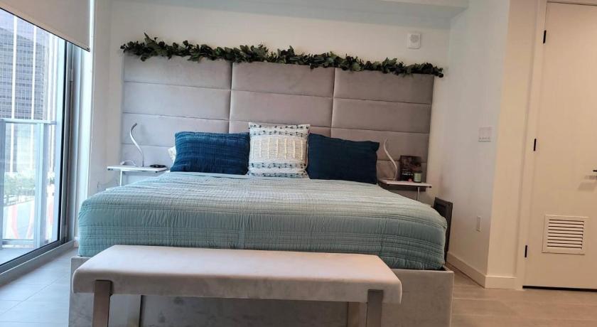 Miami (FL) Exceptional Studio with King Bed and Queen Sofa-bed 4-Star Accommodation suite
