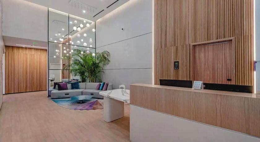 Miami (FL) Exceptional Studio with King Bed and Queen Sofa-bed 4-Star Accommodation pool