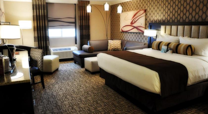 Image of Gold Tower Deluxe King Room 3