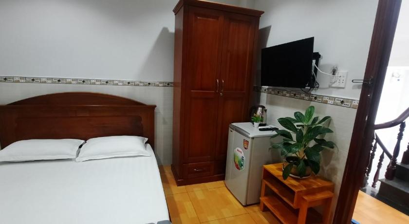 a bedroom with a bed and a television, HOTEL NGUYEN ANH in Ho Chi Minh City