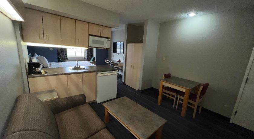 Americas Best Value Inn & Suites Jackson, TN photo