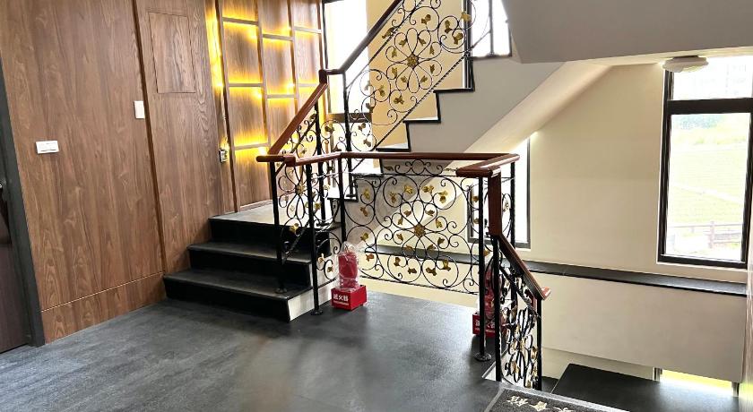 Lin House photo