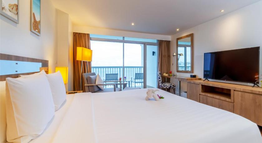 Image of Deluxe Room Ocean View 6