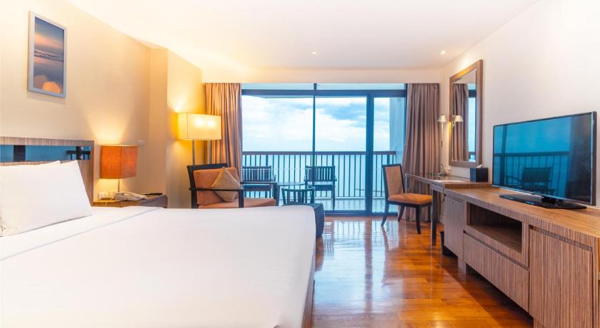 Image of Executive King Suite with Ocean View 4