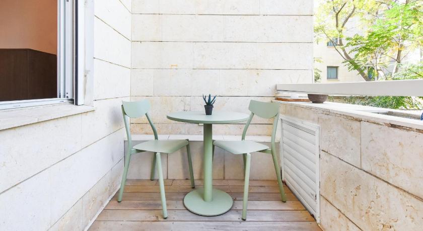 Urban Chic Getaway Central 2BR in TLV- HolyGuest photo