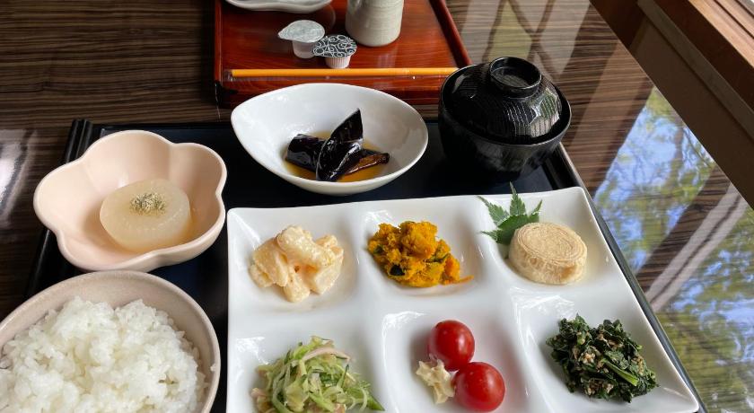 a white table topped with plates of food, Okunikko Yumoto Onsen Shiunsou in Nikko