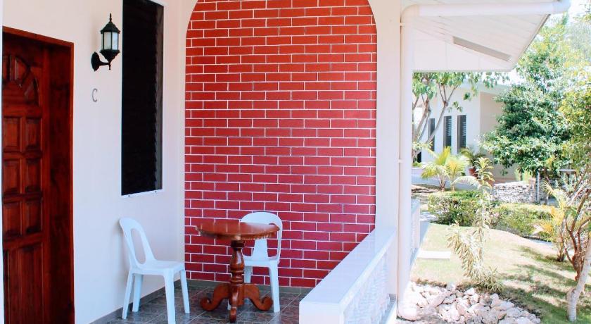 Meili Beach Resort photo