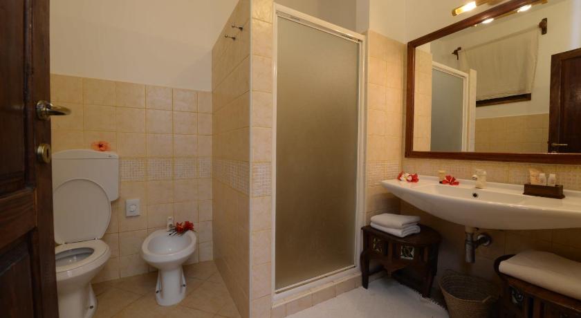 Uroa Bay Beach Resort photo