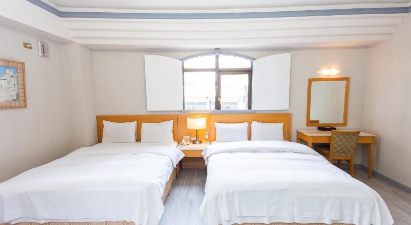 Image of Deluxe Quadruple Room 1