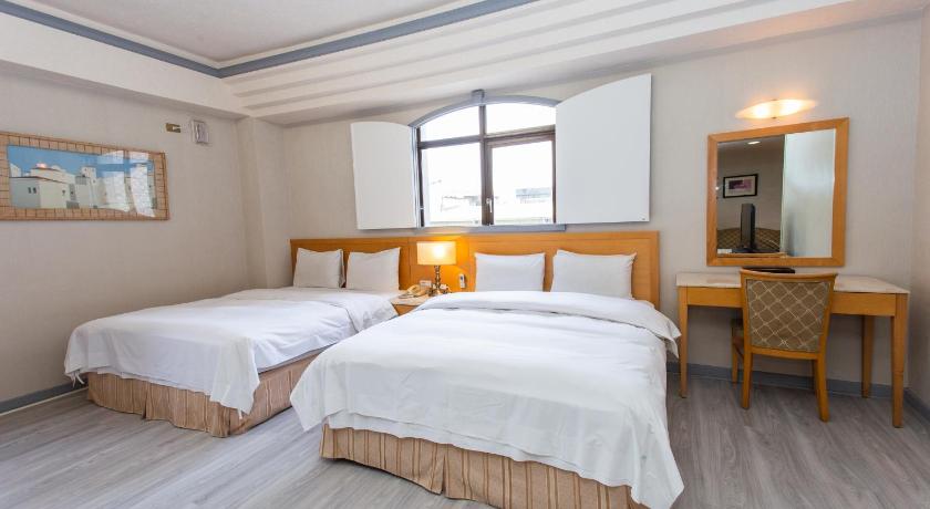 Image of Deluxe Quadruple Room 3