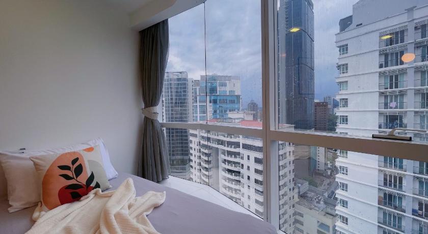 LUX SUITES KL City Pavilion Bukit Bintang with INFINITY POOL photo