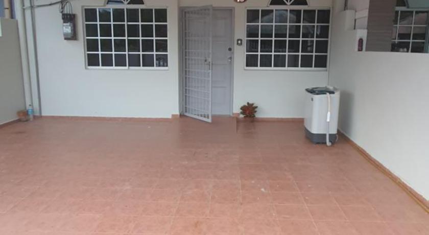 UIA Younee Kuantan Homestay 3R2B 9pax 5 min to town - image 5