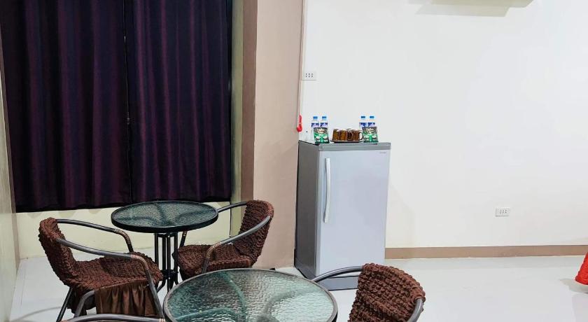 Red Palm Inn studio room with Netflix photo