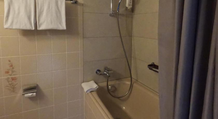 Image of Quadruple Room with Bathroom 2
