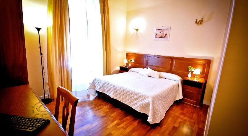 Rome Relais Cavour 3-Star Hotel suite