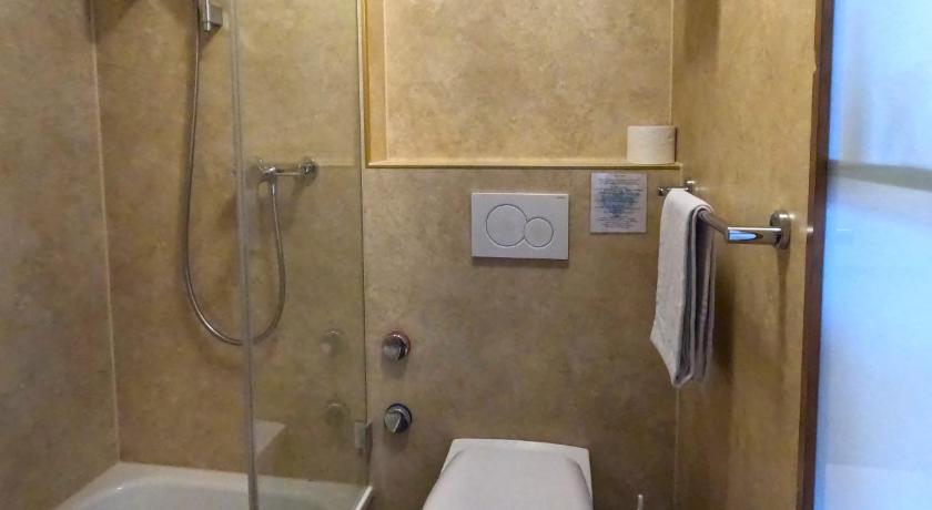 Image of Triple Room with Bathroom 11