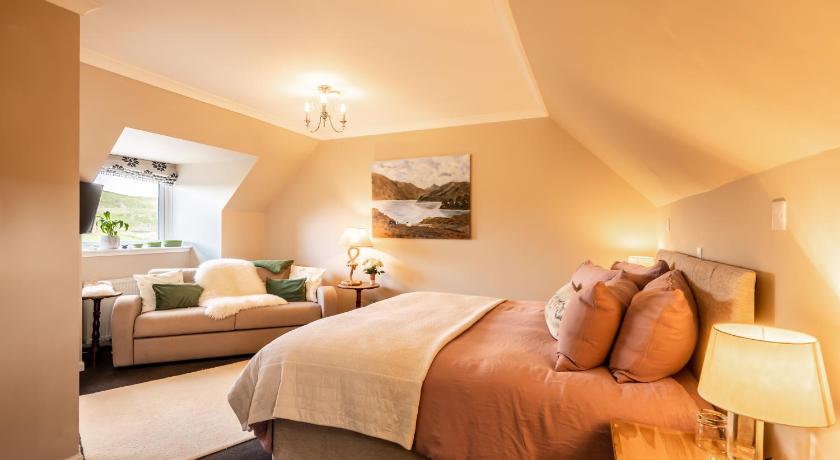 a hotel room with a bed, couch, chair and a window, Carters Rest Guesthouse in Isle Of Skye