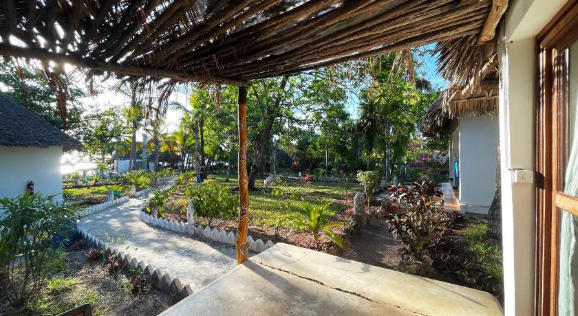 Image of Double Room with Garden View 3
