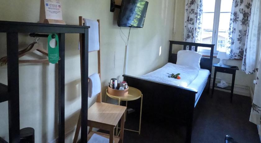 Image of Standard Twin Room with Shared Bathroom 0