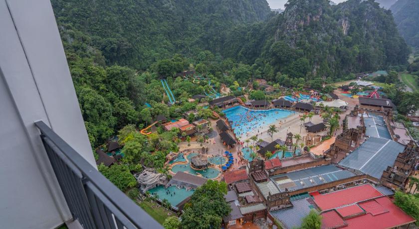 Ipoh Tambun Lost World Sunway Onsen Luna 2R2B 8pax - image 11