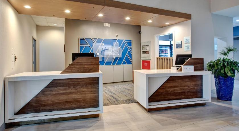 Holiday Inn Express Hotel & Suites Dover photo