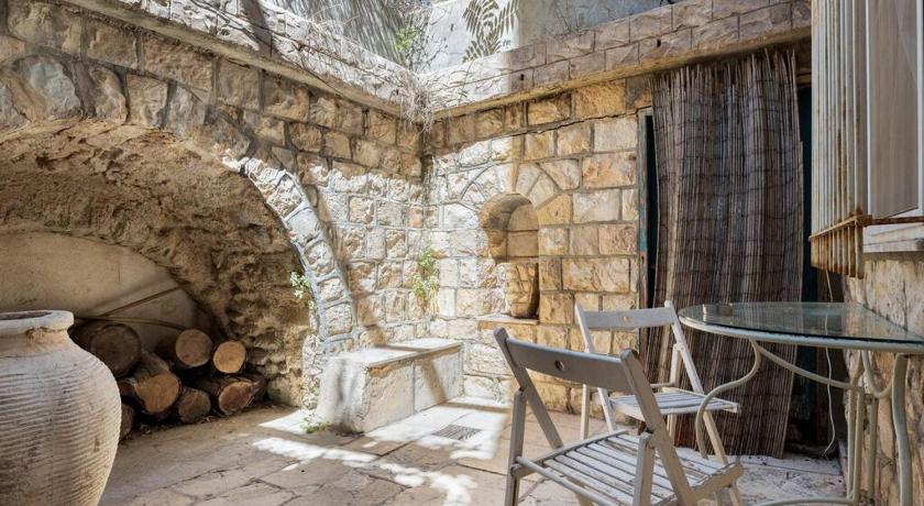 שלווה בעיר העתיקה - Peace in the heart of the old city photo