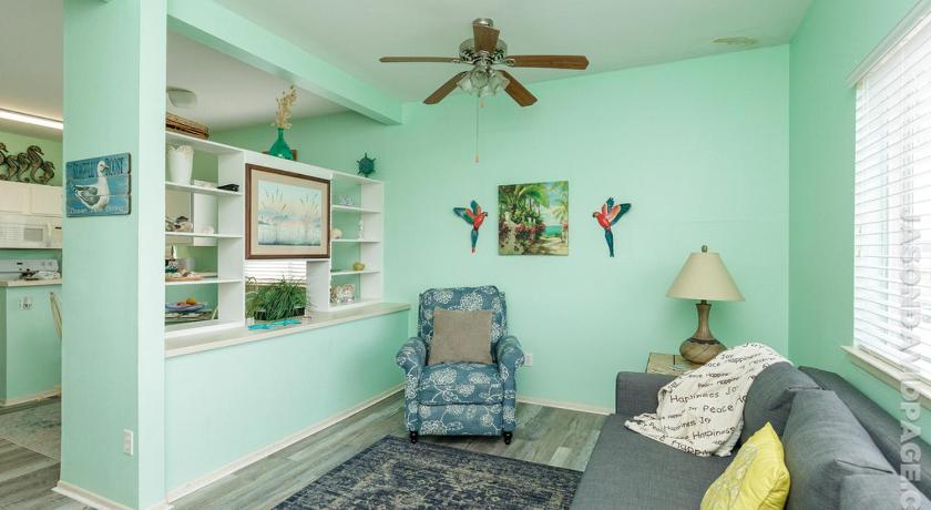 Corpus Christi-Padre Island condo is walking distance to beach by Mustang Island, Sleeps Four, 2023  — Hotel in Corpus Christi (TX)